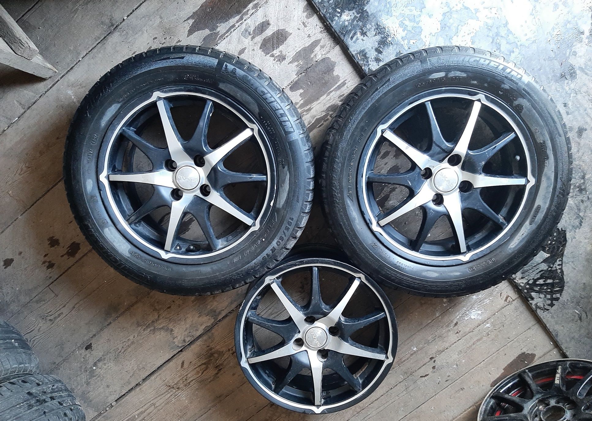 Продам 3 титановых диска на R15, 2резины в подарок