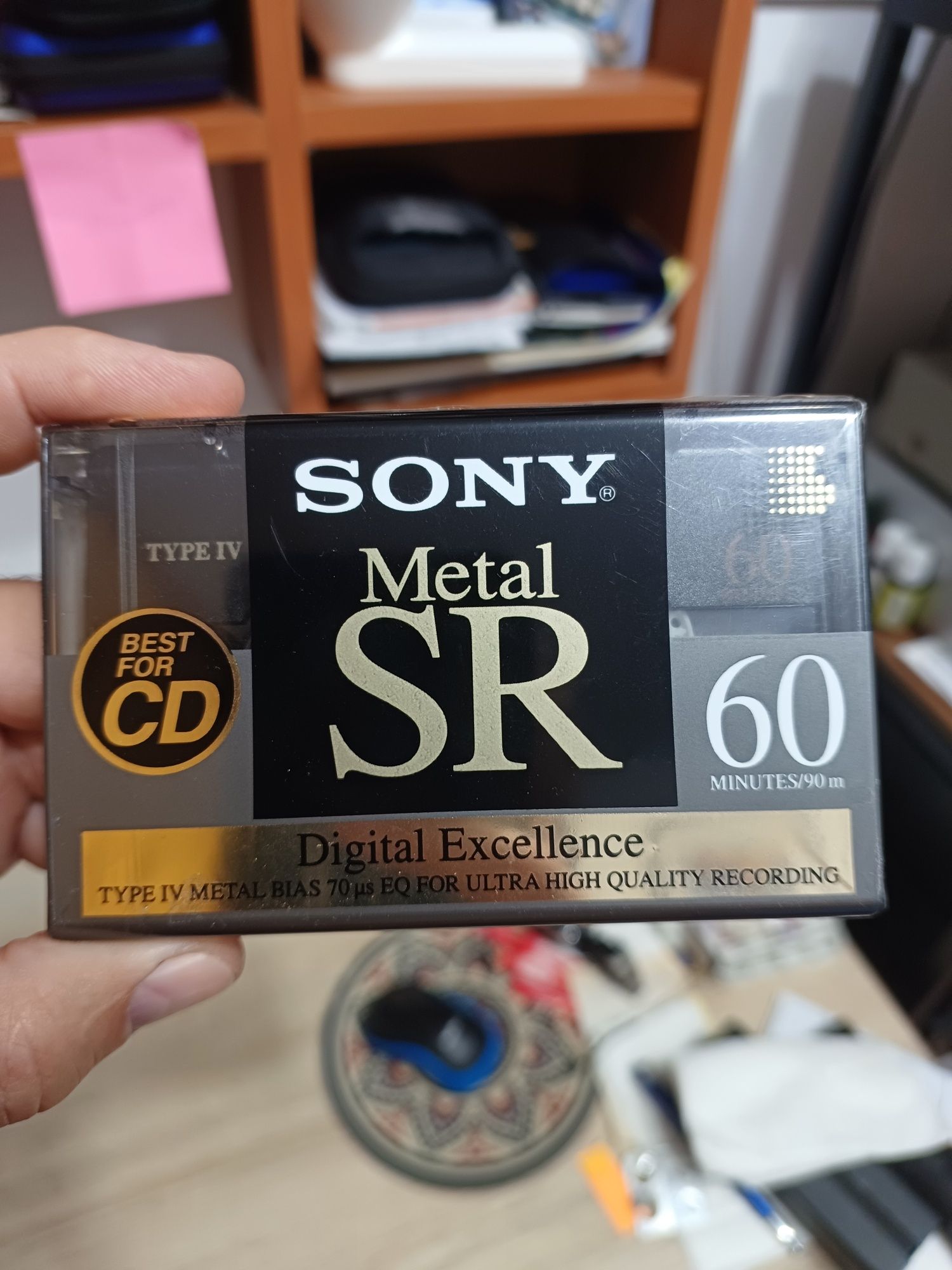 Caseta audio metal sigilata
