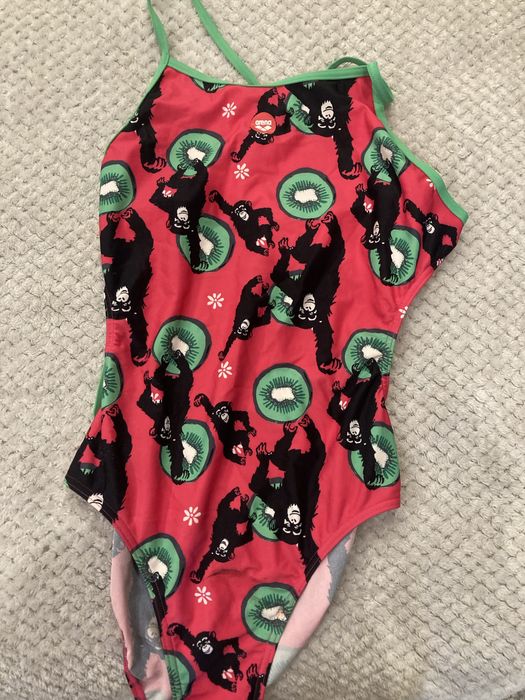 Бански arena с връзки