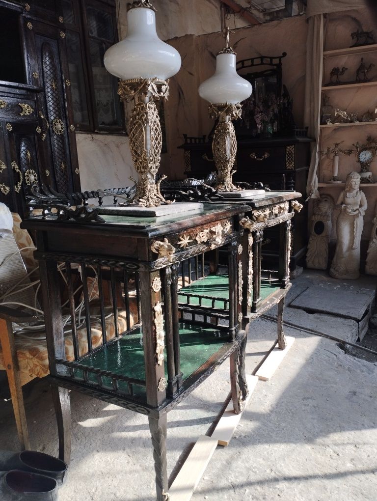 Старинная антикварная мебель с лампой бронза