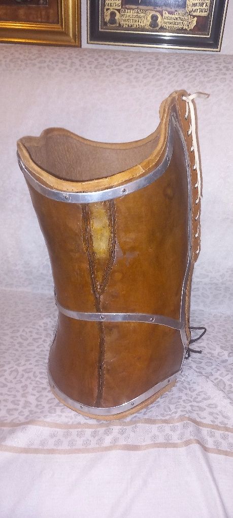 Corset antic  din piele