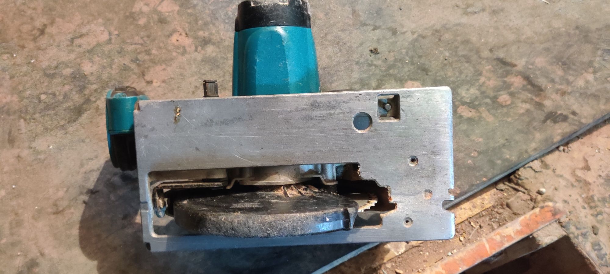 Vând  Circular Makita