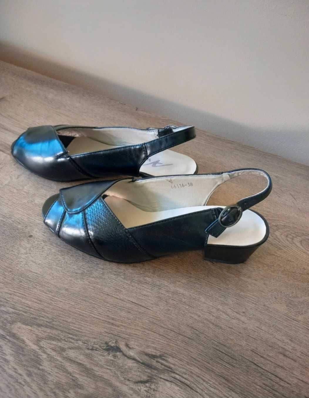 Pantofi tip sanda mărimea 37