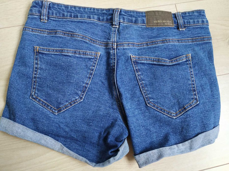 Къси дънки и панталонки