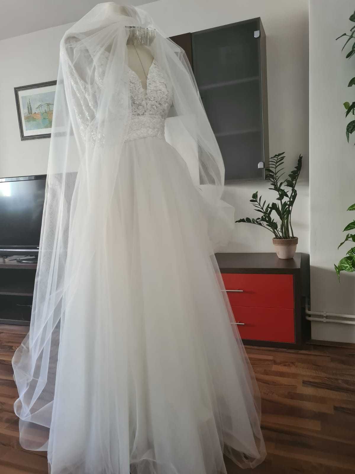 Rochie de mireasă XS cu voal (vând sau schimb)