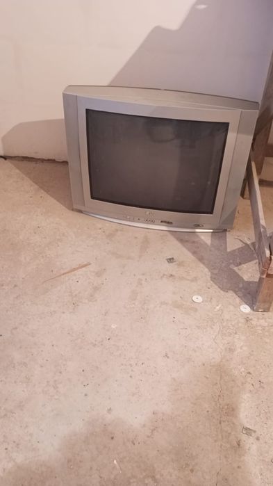 Телевизор хорошо показывает
