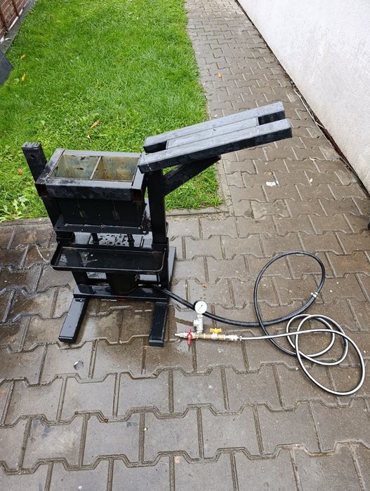 Presa brichete rumeguș