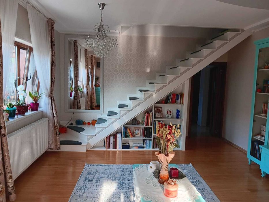 Casa cu mansarda in moinesti la cheie