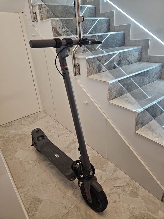 Trotineta electrica fffff puțin folosita, încă in garanție.