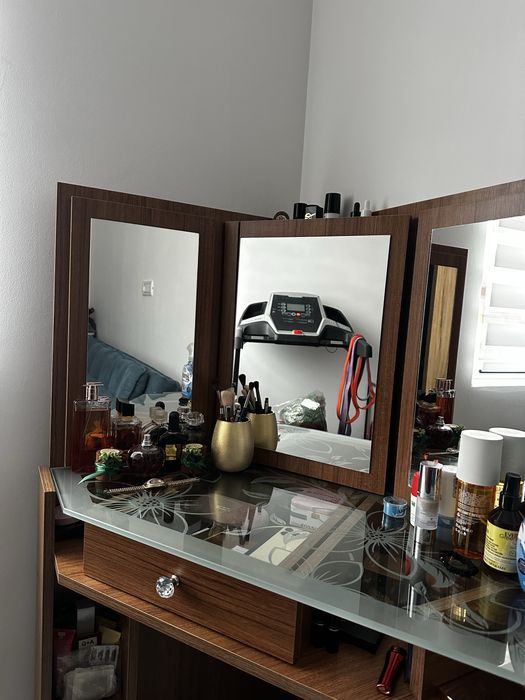 Comoda make up utilizata