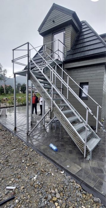 Scara zincata metalica