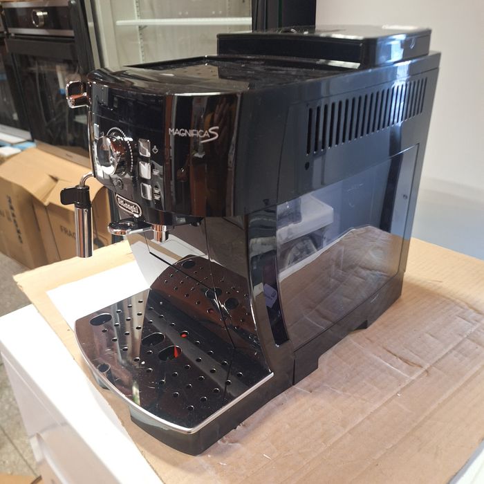 Кафе машина Делонги Magnifica S - нова