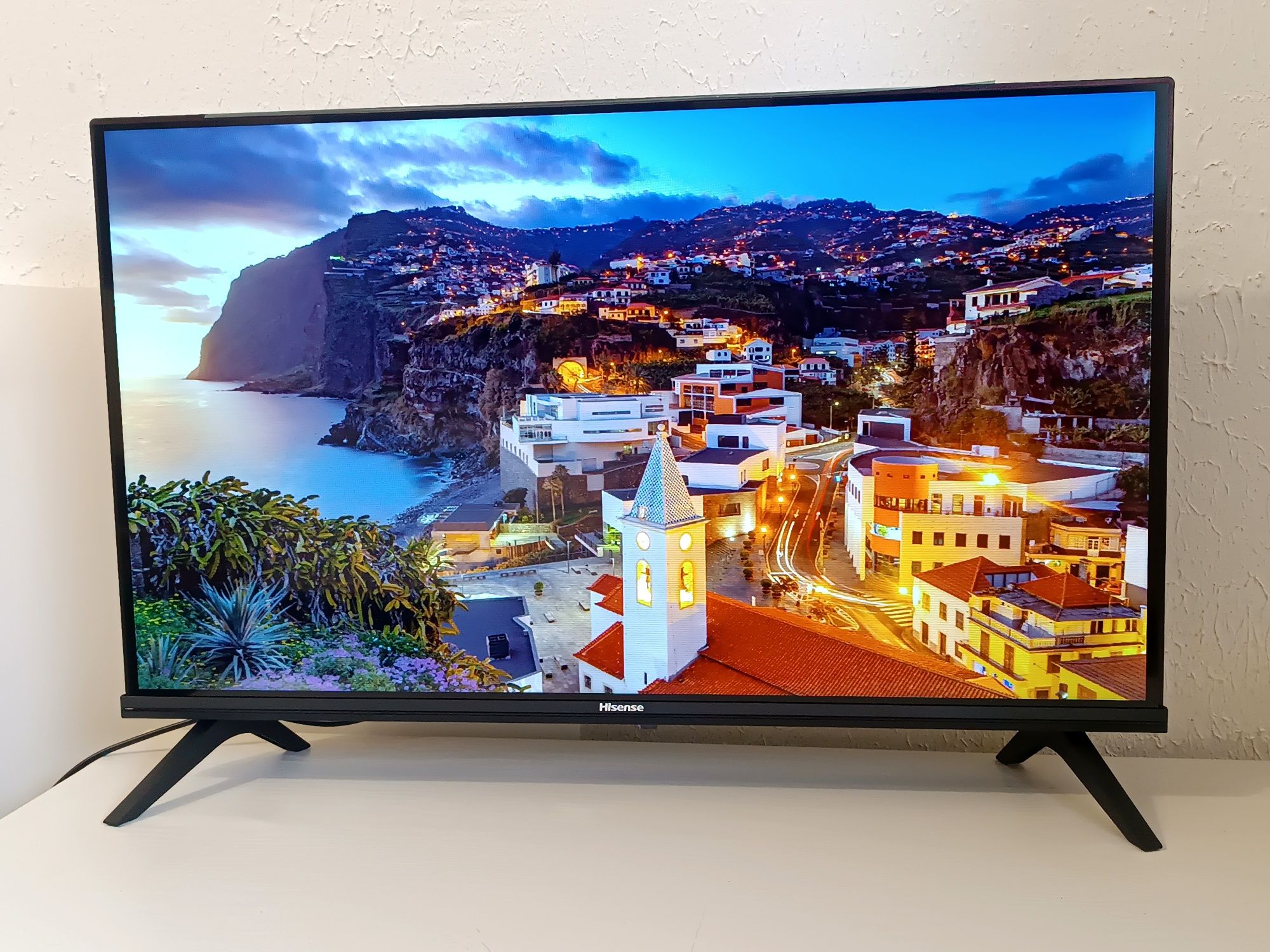 Жк Телевизор в отличном состоянии Smart tv смарт тв