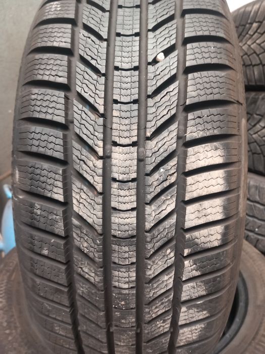 Anvelope de iarna 215 55 17