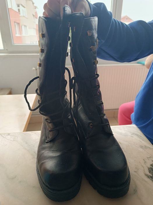 Pantofi și cizme 20 ani vechime