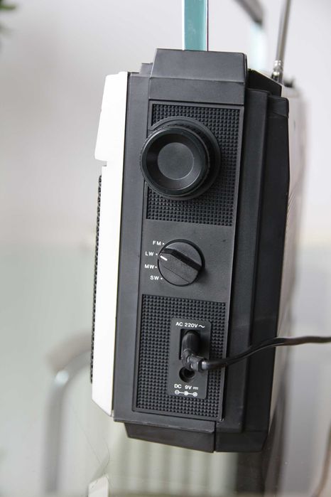 Radio casetofon Luxor 1109197 functional fabricat in Suedia in 1980