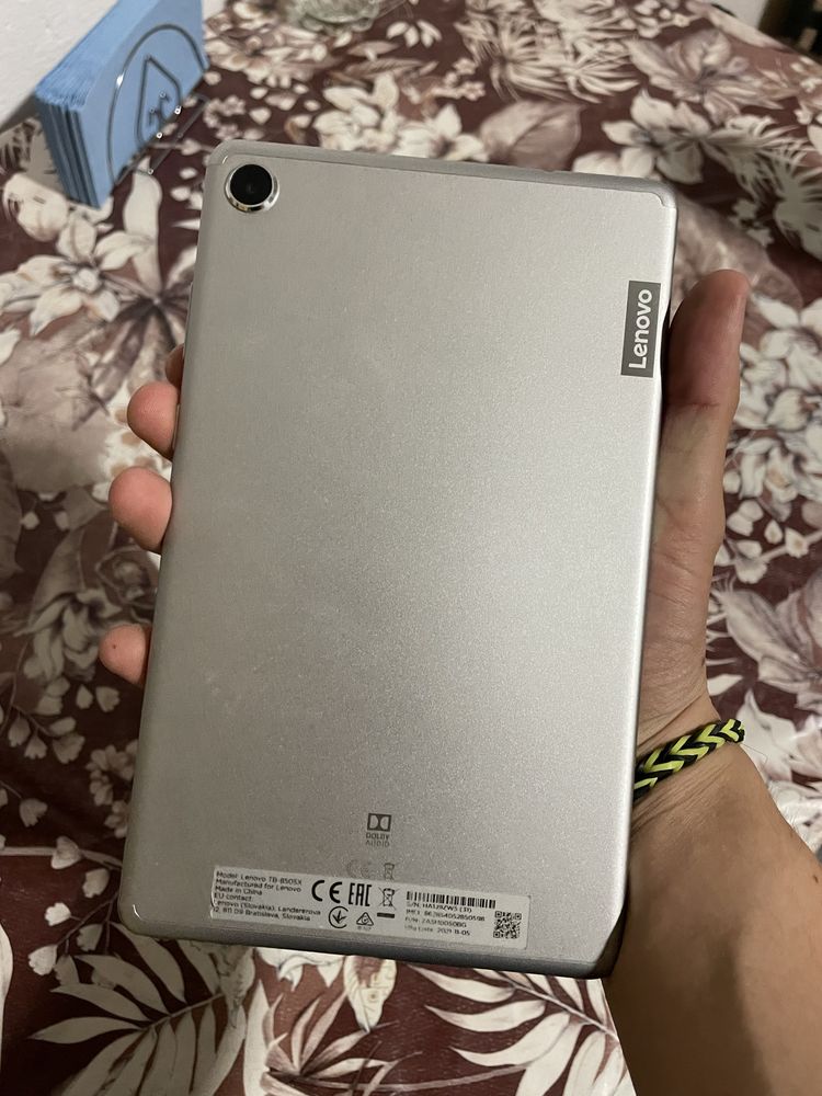 Таблет Lenovo M8
