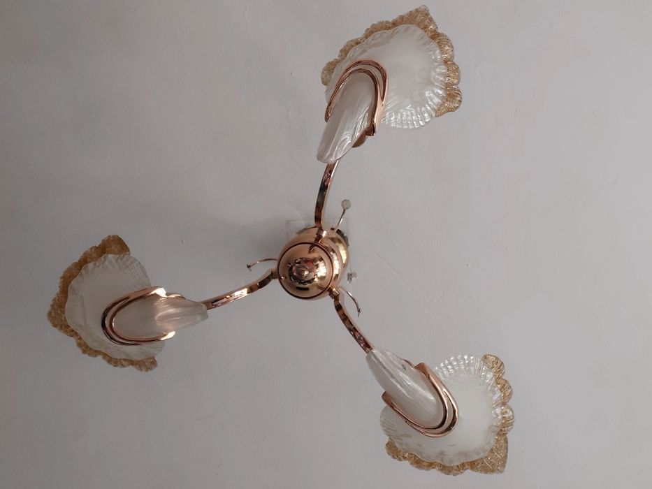 Люстра трехрожковая