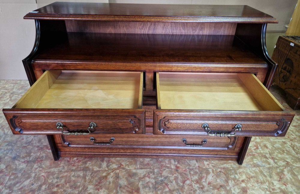 Винтидж комод от масив с четири чекмеджета