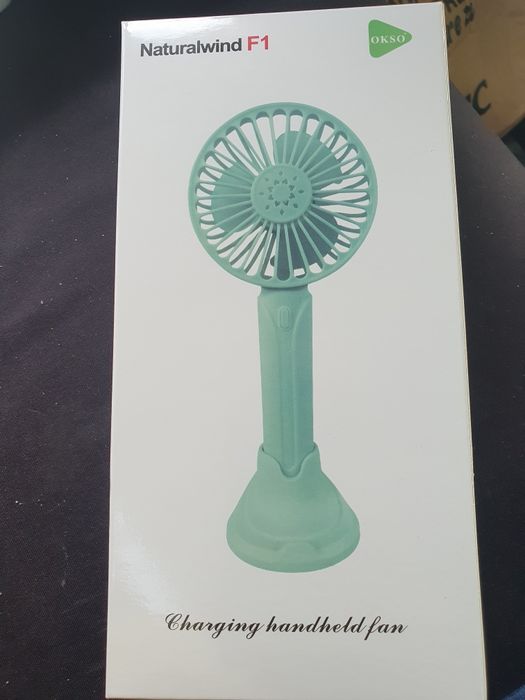 Mini- ventilator portabil cu  acumulator  si 3 trepte de viteză.