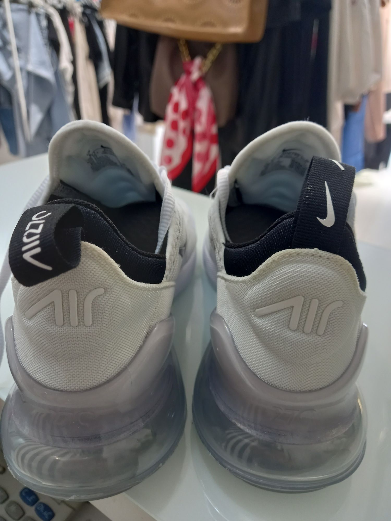 Adidasi dama Nike Air27C
