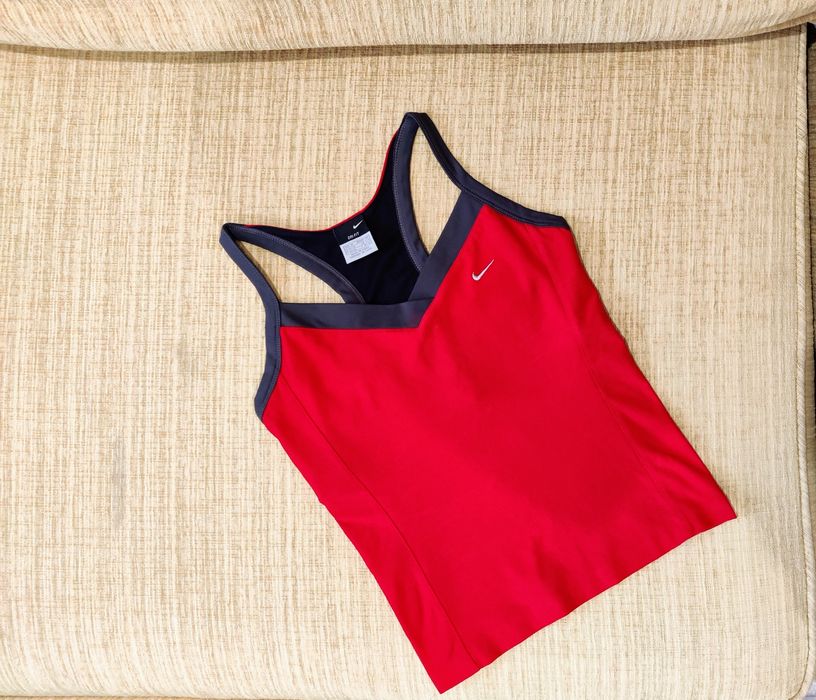Красная спортивная майка Nike dri-fit с поддержкой груди XS р. 42