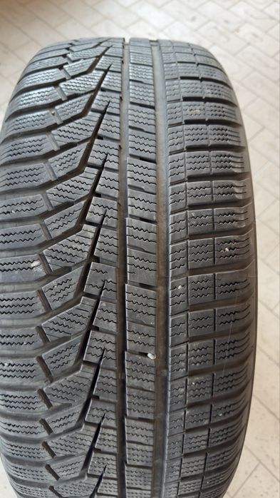 Vand 2 anvelope iarna Hankook winter iCept evo2 235/50 R19 103V