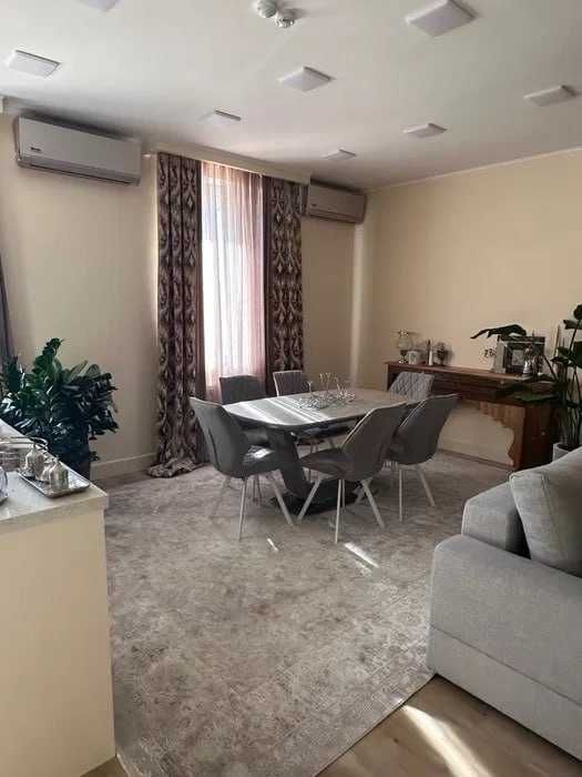 Продается квартира Мирабад ресторан Гошт 3/8/8///116м2 новостройка