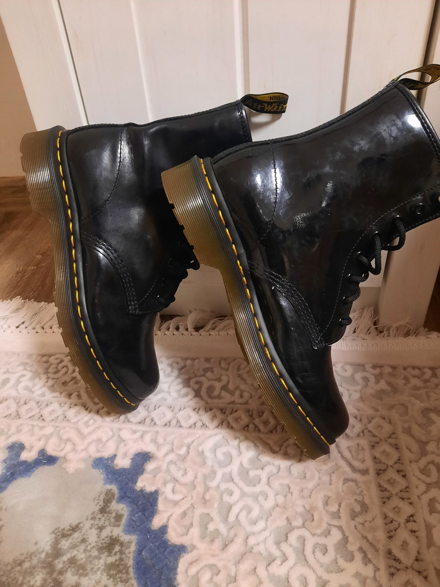Ghete Dr Martens Doc's lucioase originale