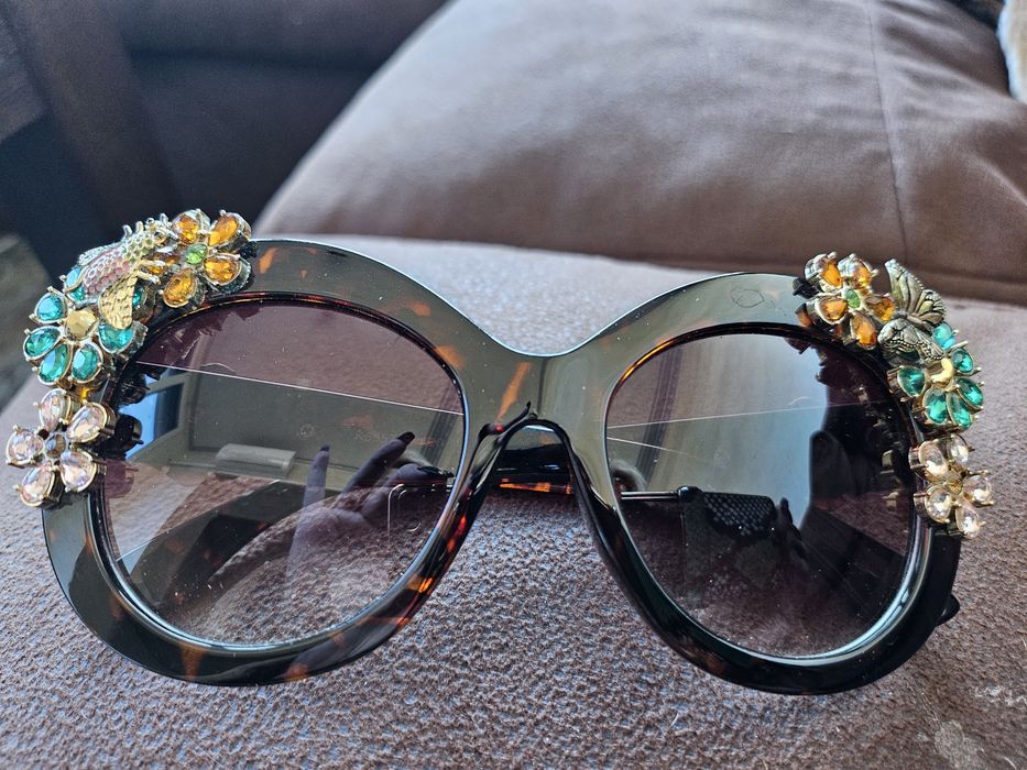 Дамкси слънчеви очила.