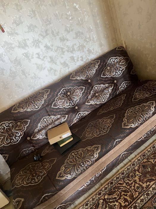 Срочно продам диван и два кресла.