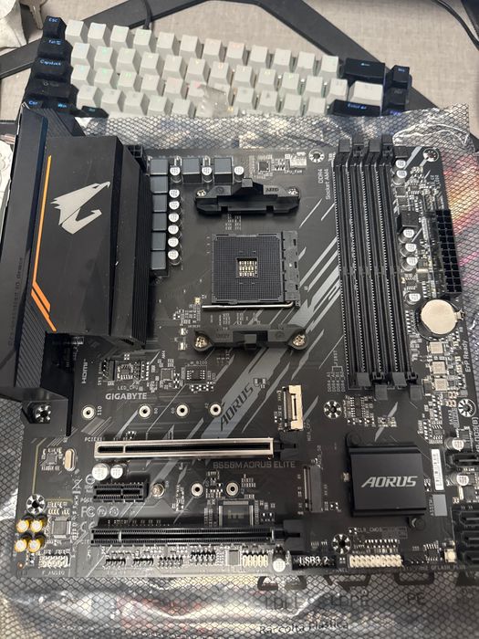 Placa de Baza B550M Aorus Elite