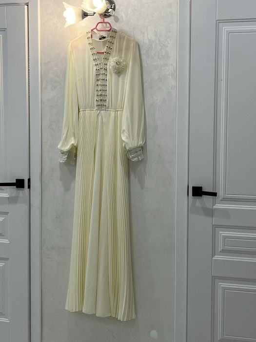 Продам платье цвета айвори почти новое 3 часа носки