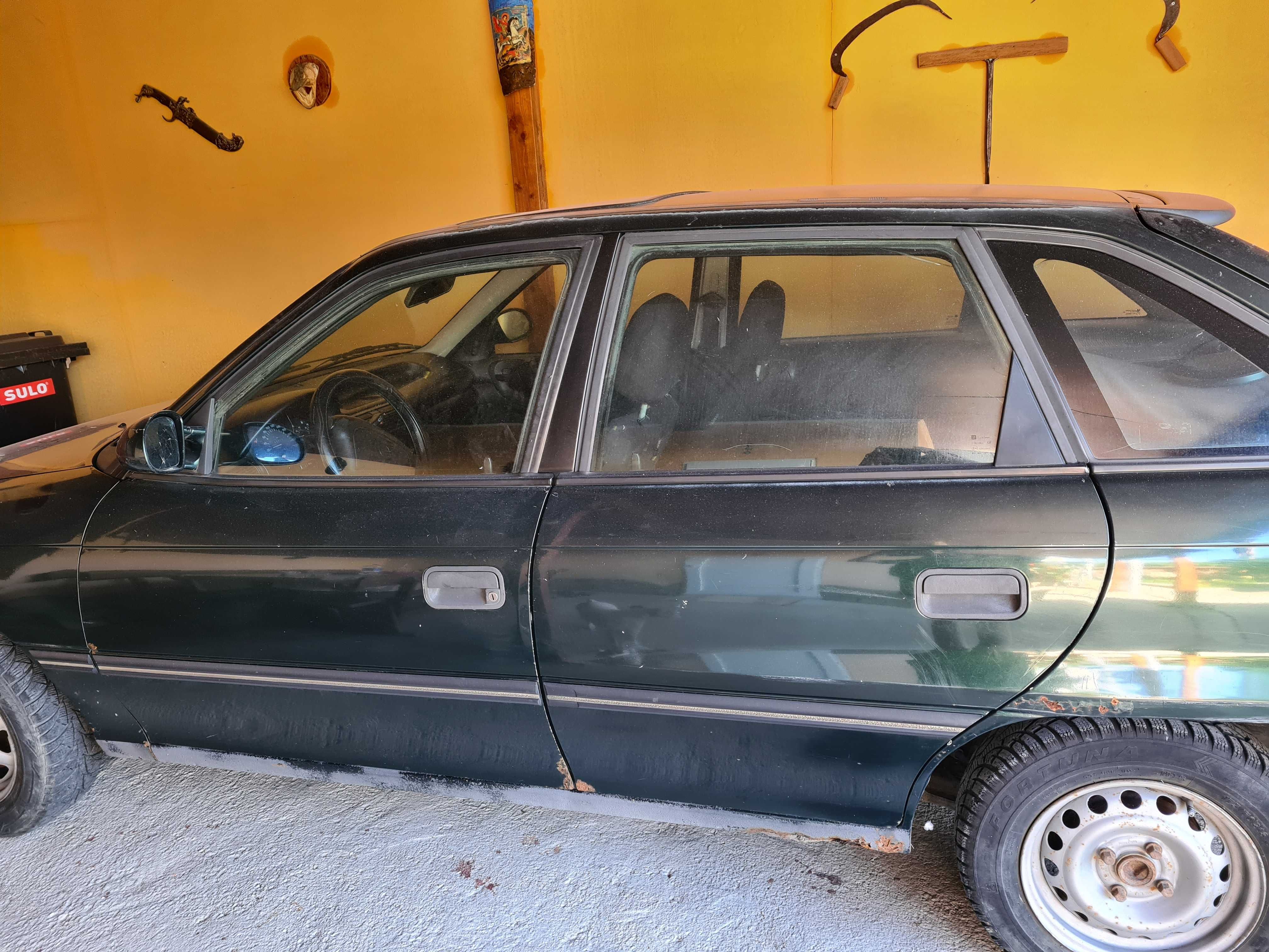 Продавам OPEL ASTRA 1.6