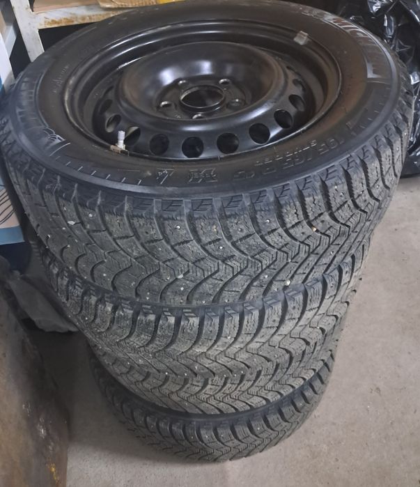 Продам зимние шины с дисками