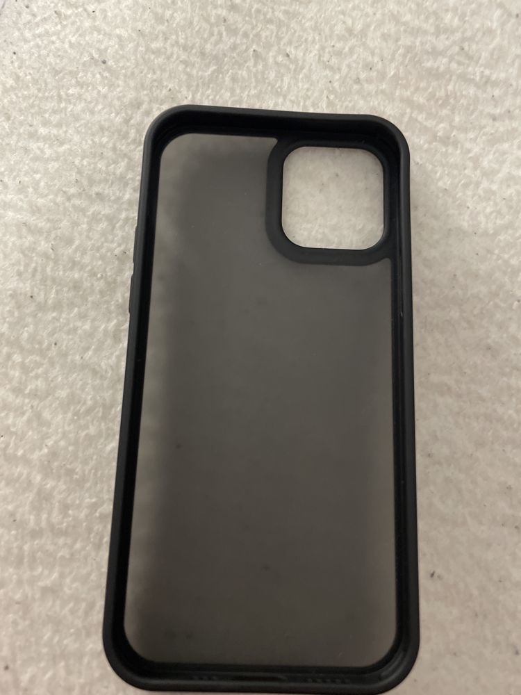 Husa transparentă neagră pentru iPhone 12