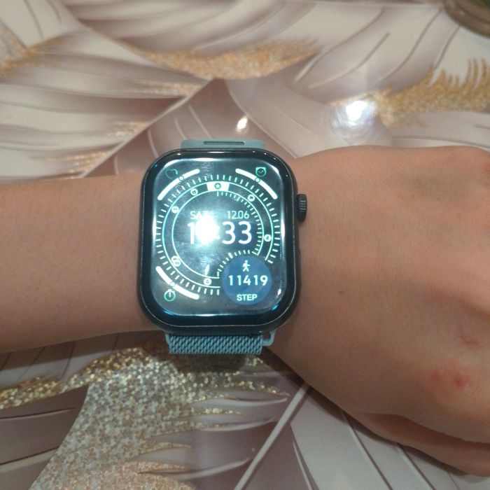 Продаю часы apple