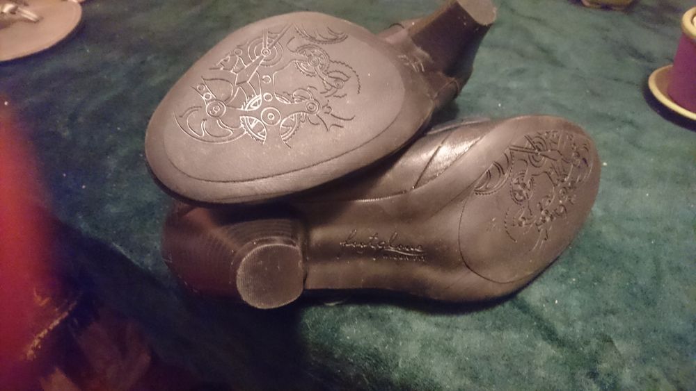 Маркови обувки ест .кожа