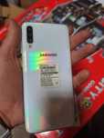 Продам Samsung a70 6/128