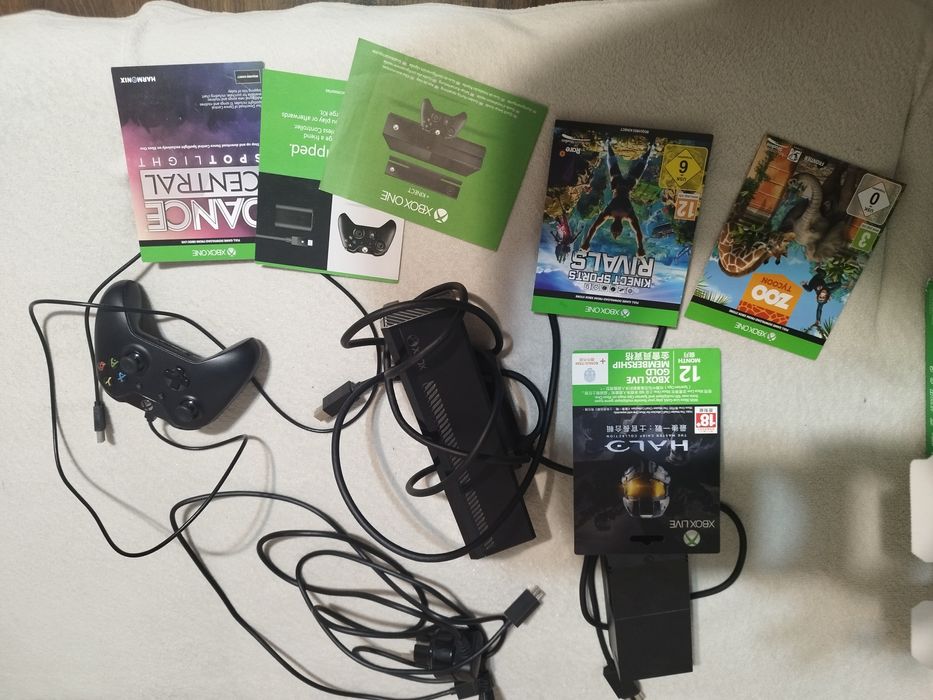 Xbox one 500gb full box +kinect + 8 jocuri ,1 controller