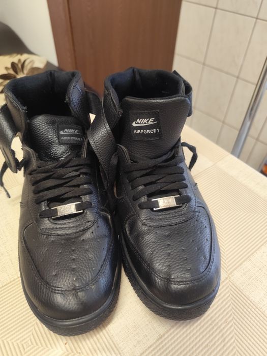 Vând pantofi Nike Air , PIELE