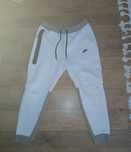 Pantaloni Nike tech
