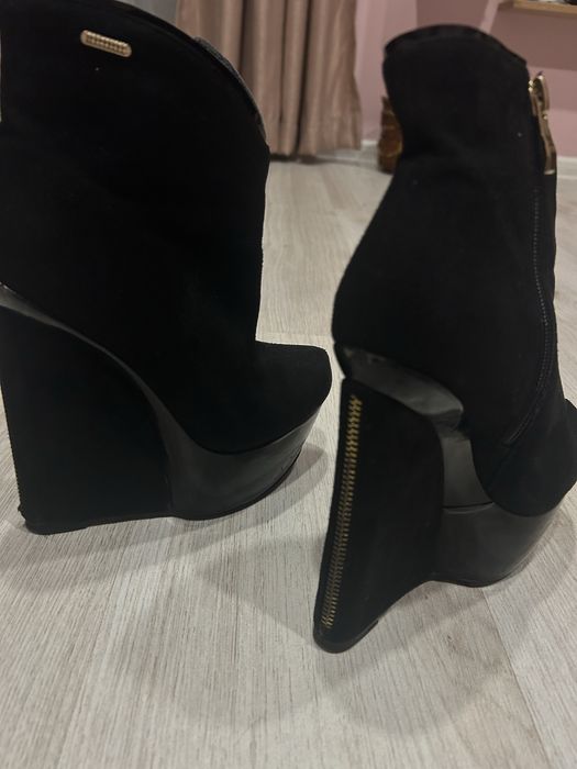 Велурени боти на висока платформа bianco nero