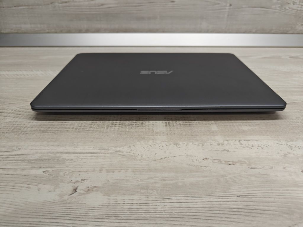 Laptop Asus Vivobook i7-8550U