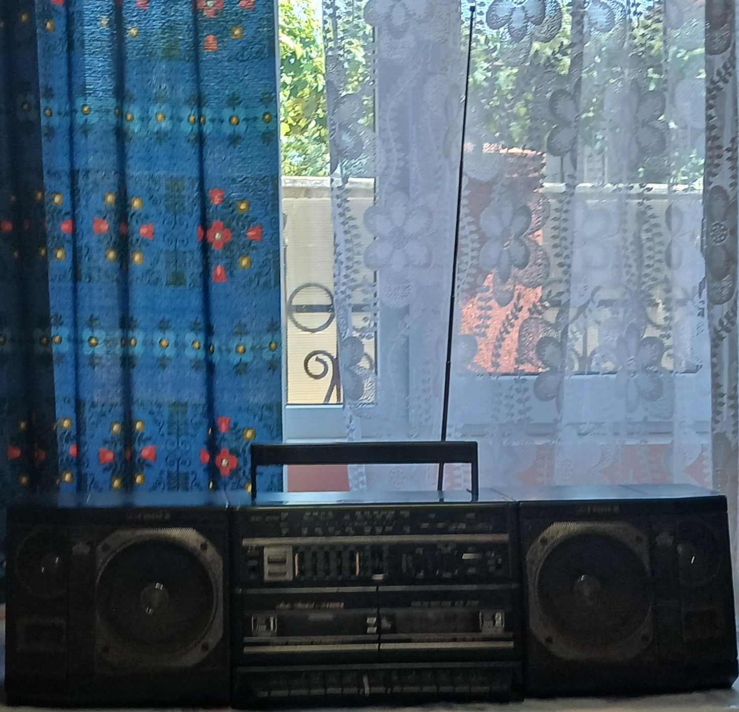 Vând radio Fisher