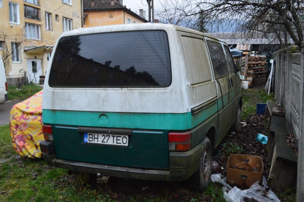 Vând T4 pentru piese