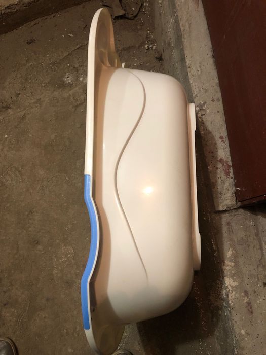 Cadita  cu suport si cu scurgere pentru bebelusi