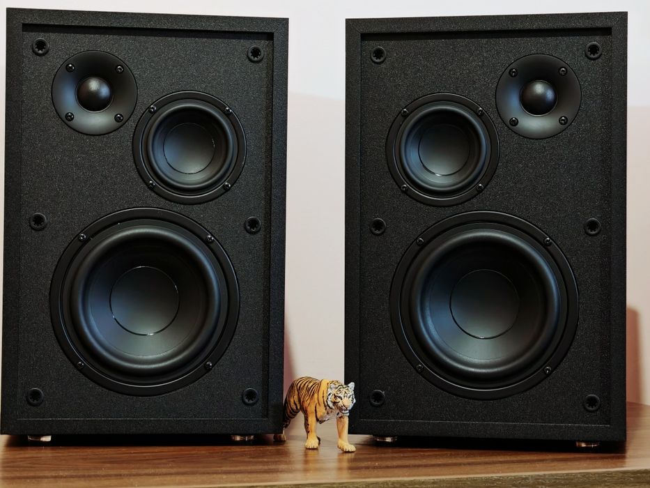 Grundig GHF-1030 Series. Boxe raft fabuloase. 3 căi. Noi. Preț fix !