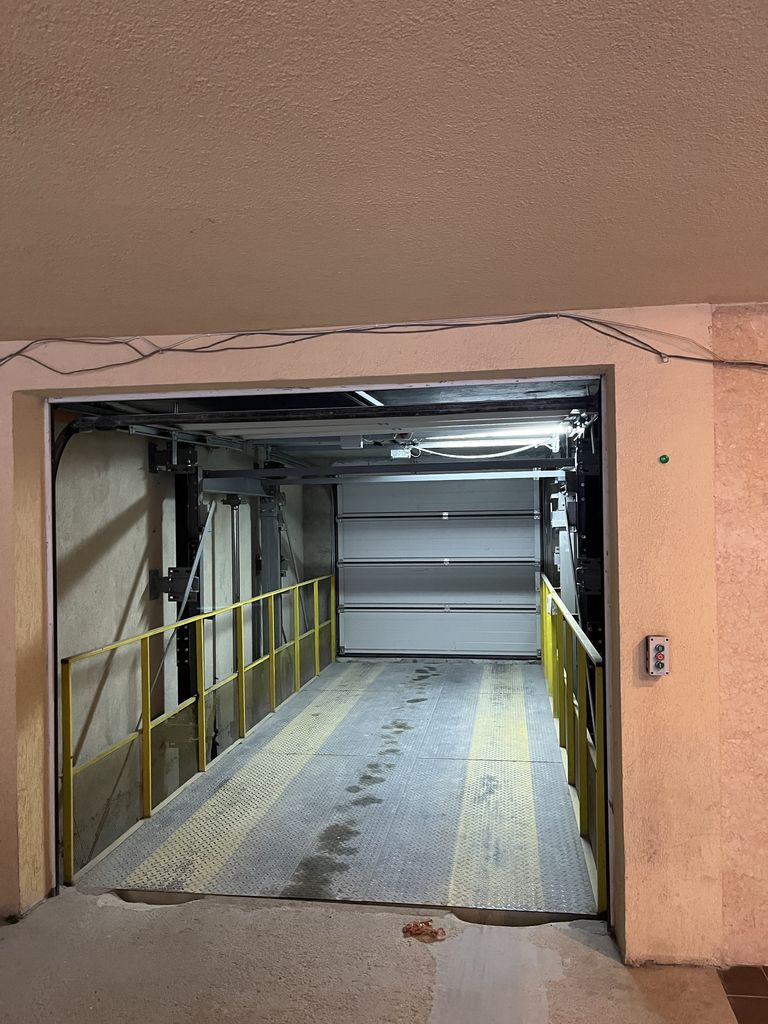 Дава се под наем Гараж / Паркомясто в Варна, Център - 25 кв.м за 24500 € - Снимка #1