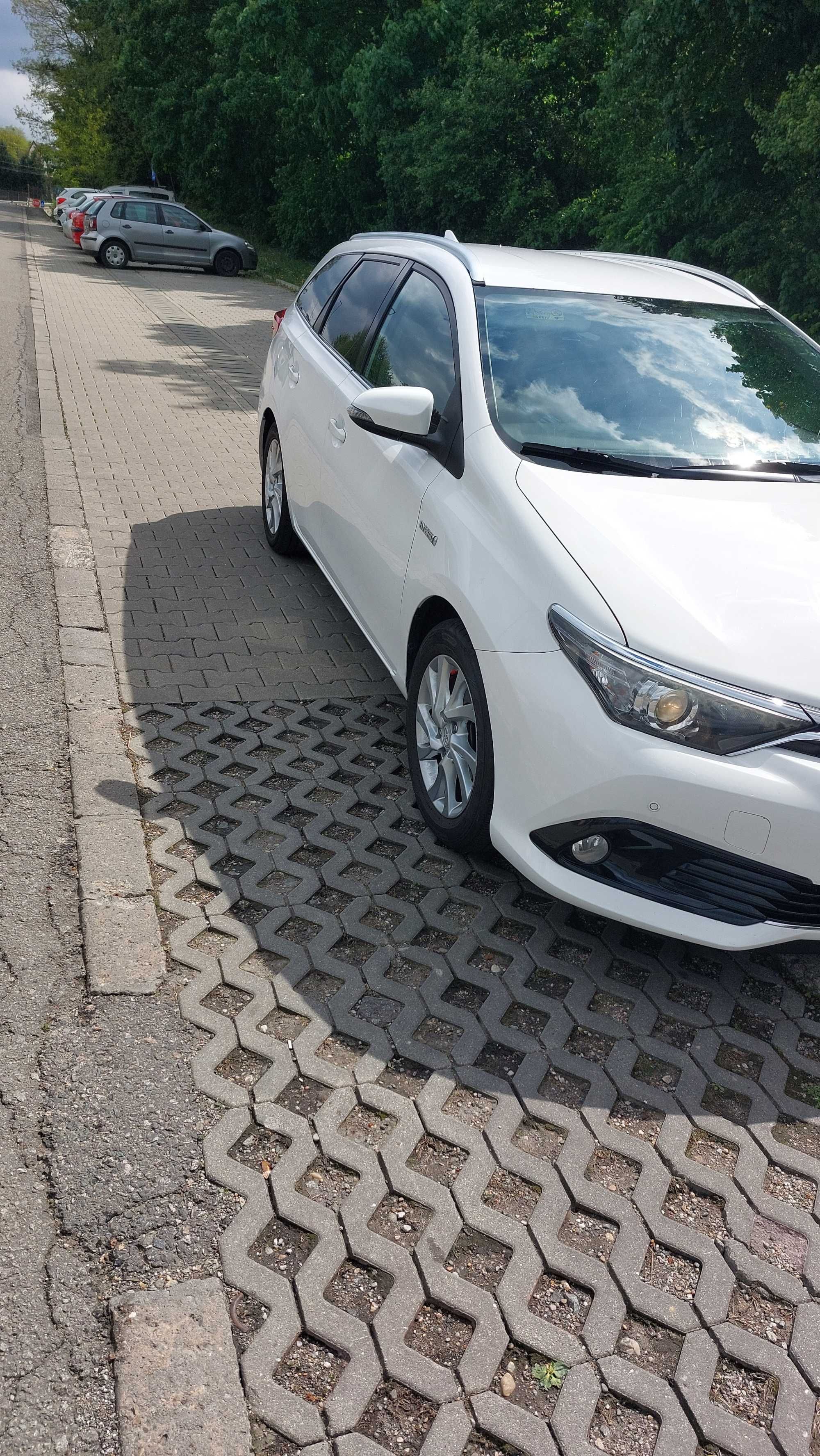 Vand Toyota Auris Hybrid 2016,break,in garantie.